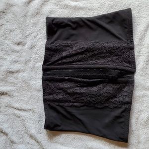 Black lace Corset has hook/eye close in Size Large by Secret Treasures EUC